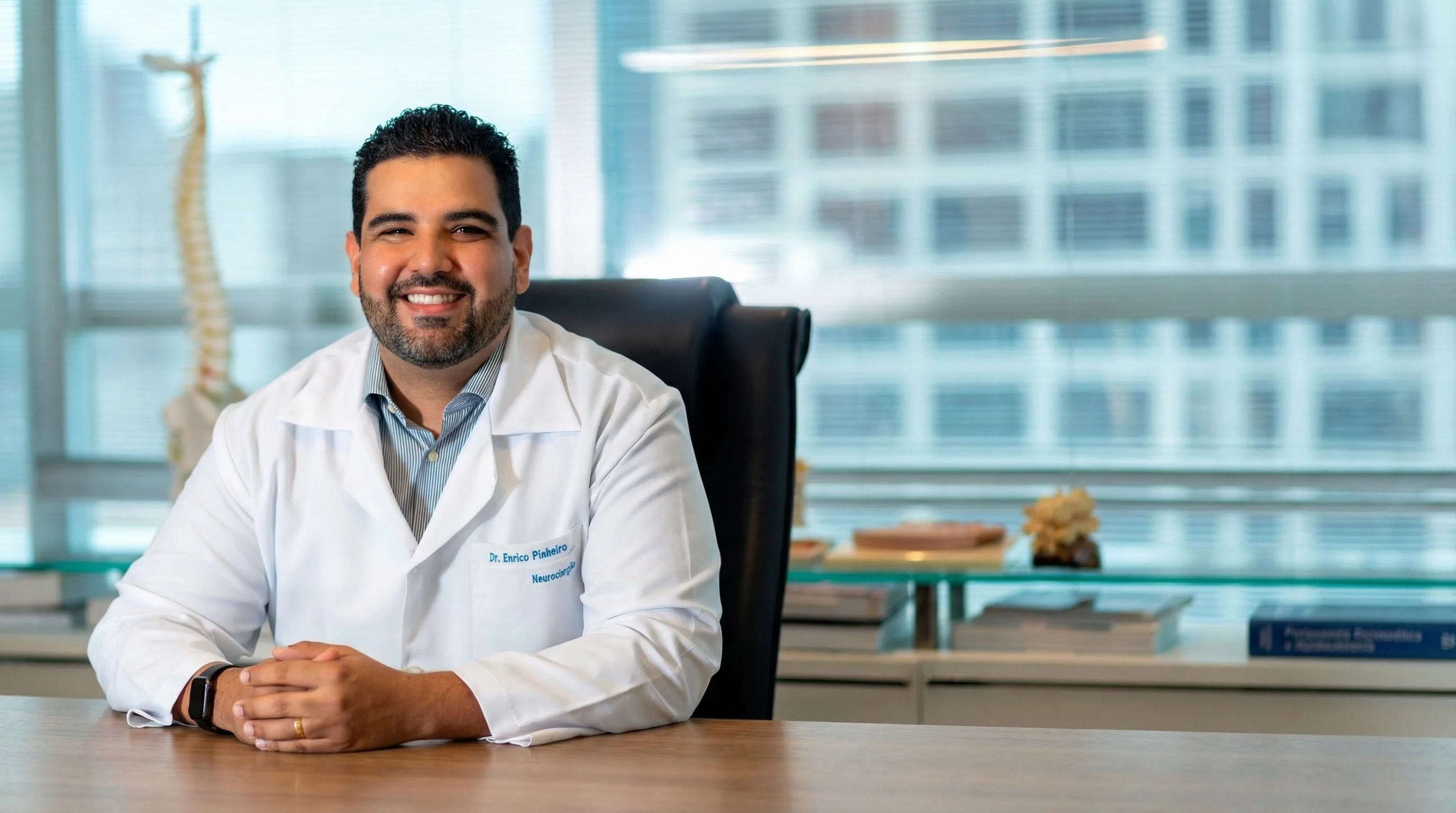 Dr. Enrico Pinheiro - Tratamento de dor na coluna em Fortaleza